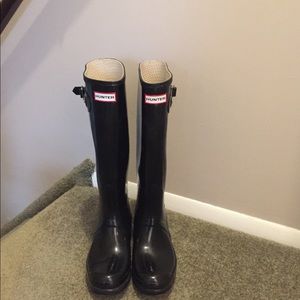 Hunter tall glossy boots and  matching socks